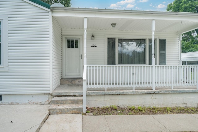 400 7th Ave, Fayetteville, TN 37334 - view of exterior entry with covered porch