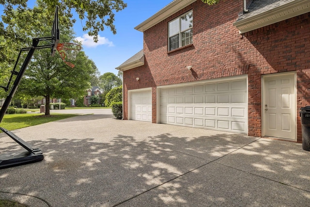 1808 Mosaic Trl, Murfreesboro, TN 37130 - garage featuring driveway
