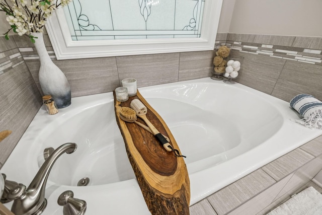 1808 Mosaic Trl, Murfreesboro, TN 37130 - full bath with a garden tub