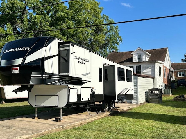 122 W Lake St, Camden, TN 38320 - view of front of property with a front yard
