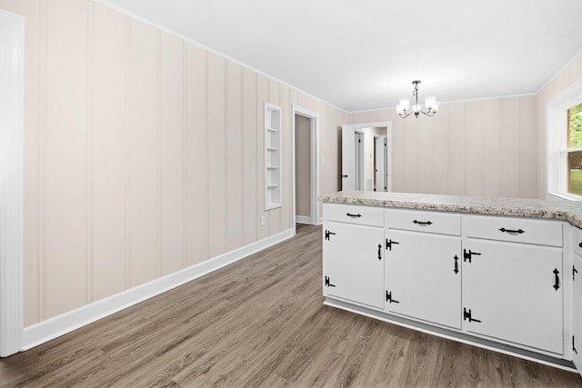 101 Arnold Ln, Murfreesboro, TN 37127 - kitchen with a chandelier, light wood-style flooring, white cabinetry, ornamental molding, and decorative light fixtures