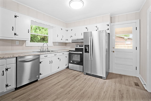 101 Arnold Ln, Murfreesboro, TN 37127 - kitchen with appliances with stainless steel finishes, ornamental molding, light wood finished floors, under cabinet range hood, and white cabinetry
