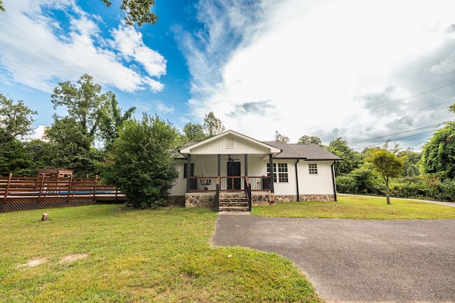 841 Marble Top Rd, Chickamauga, GA 30707 - view of front facade featuring a porch and a front lawn