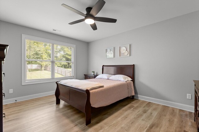 8665 Woodbury Acre Ct, Harrison, TN 37341 - bedroom featuring light wood-style flooring and a ceiling fan