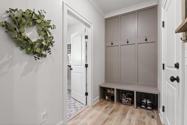 8665 Woodbury Acre Ct, Harrison, TN 37341 - mudroom featuring wood finished floors and baseboards