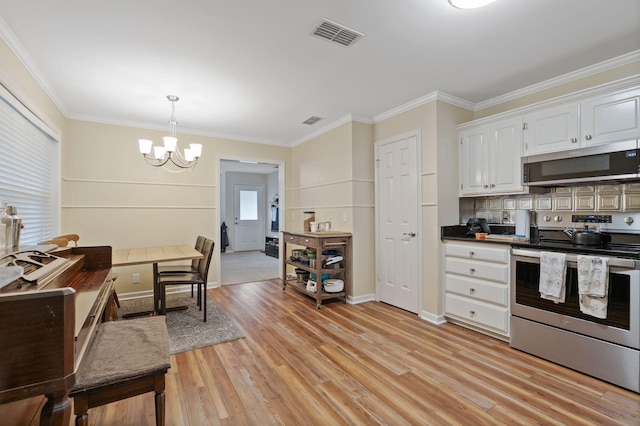 1438 Anita Ct, Murfreesboro, TN 37130 - kitchen featuring stainless steel appliances, a chandelier, white cabinetry, crown molding, and light wood-style floors