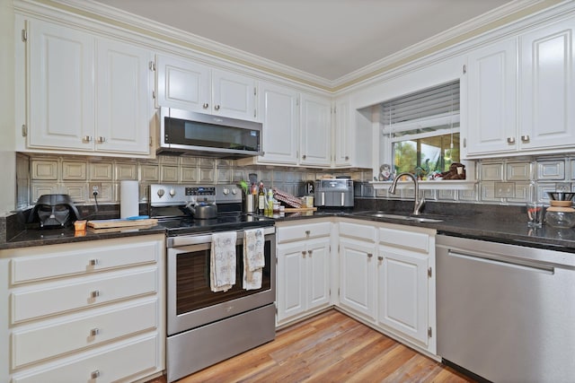 1438 Anita Ct, Murfreesboro, TN 37130 - kitchen featuring stainless steel appliances, white cabinetry, and crown molding