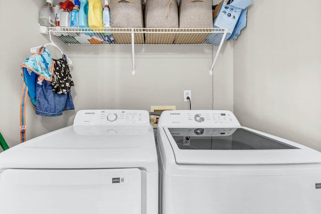 261 Golden Pond Ave, Oak Grove, KY 42262 - laundry area featuring washing machine and clothes dryer