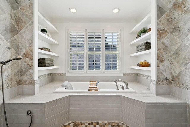 4376 Pretoria Run, Murfreesboro, TN 37128 - full bathroom with a garden tub and recessed lighting