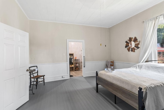584 Limestone Ave, Lewisburg, TN 37091 - bedroom with wood finished floors, a wainscoted wall, and crown molding
