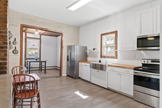 584 Limestone Ave, Lewisburg, TN 37091 - kitchen with appliances with stainless steel finishes, wooden counters, healthy amount of natural light, and light wood-style flooring