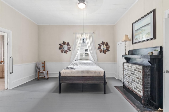 584 Limestone Ave, Lewisburg, TN 37091 - bedroom featuring ornamental molding and a wainscoted wall
