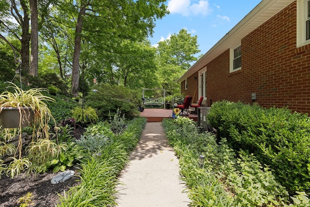 1148 Green Valley Dr, Lewisburg, TN 37091 - view of yard with a deck
