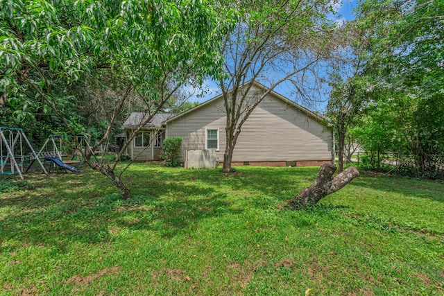 1530 Potter Dr, Columbia, TN 38401 - view of grassy yard with a playground