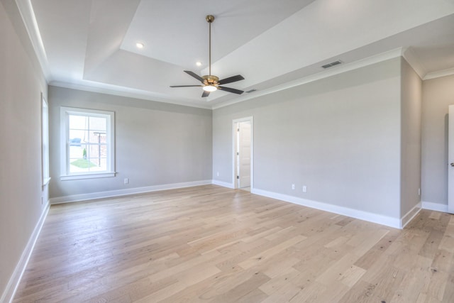 4113 Cile Ct, Murfreesboro, TN 37127 - unfurnished room featuring a tray ceiling, crown molding, light wood finished floors, a ceiling fan, and recessed lighting
