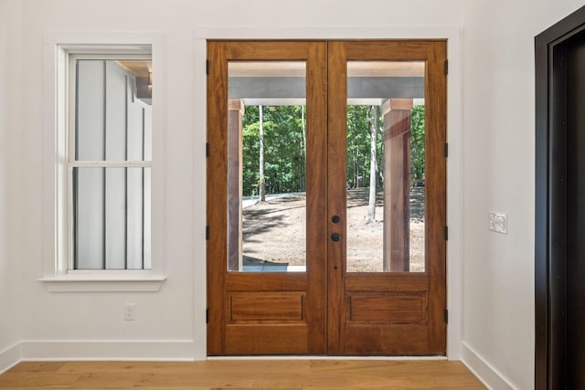 1007 Pheasant Ct, Kingston Springs, TN 37082 - entryway featuring baseboards and wood finished floors