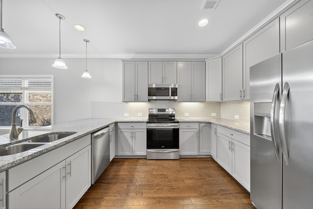 751 Pebble Creek Ln, Lebanon, TN 37090 - kitchen featuring stainless steel appliances, ornamental molding, backsplash, recessed lighting, and dark wood-type flooring