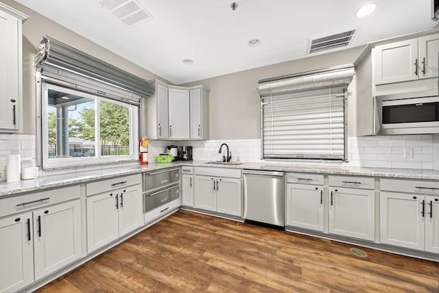 751 Pebble Creek Ln, Lebanon, TN 37090 - kitchen with appliances with stainless steel finishes, tasteful backsplash, dark wood finished floors, a warming drawer, and recessed lighting