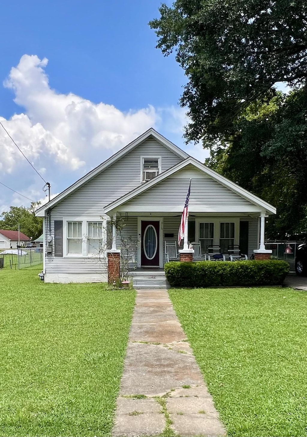 315 W Linden Ave, Hohenwald, TN 38462 - bungalow-style home with covered porch