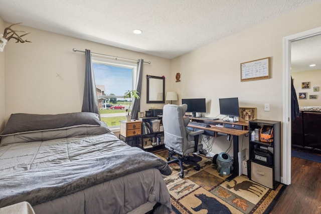 906 Freeman St, Lafayette, TN 37083 - bedroom with wood finished floors, a textured ceiling, recessed lighting, and a desk
