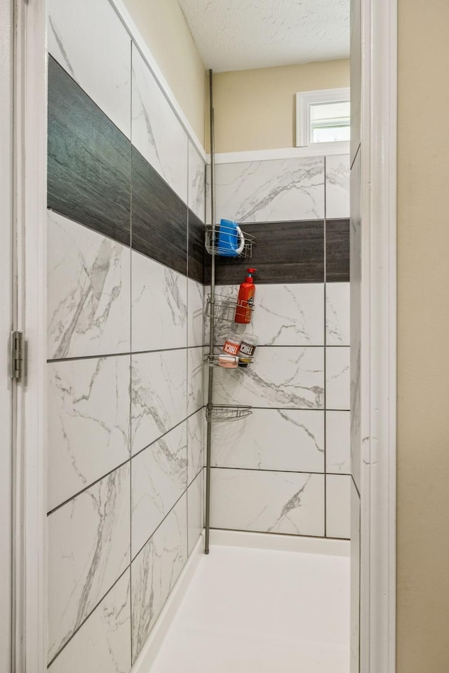 906 Freeman St, Lafayette, TN 37083 - bathroom featuring a textured ceiling