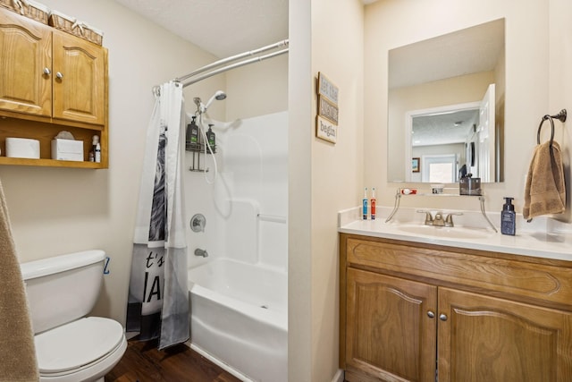 906 Freeman St, Lafayette, TN 37083 - bathroom featuring vanity, wood finished floors, and shower / tub combo
