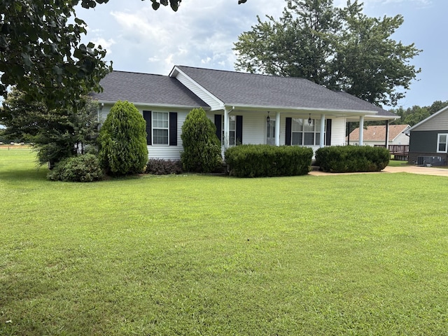 685 Edgefield Dr, Hohenwald, TN 38462 - single story home with a front yard, covered porch, and roof with shingles