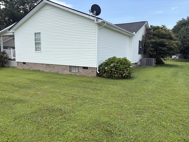 685 Edgefield Dr, Hohenwald, TN 38462 - view of home's exterior with crawl space and a lawn