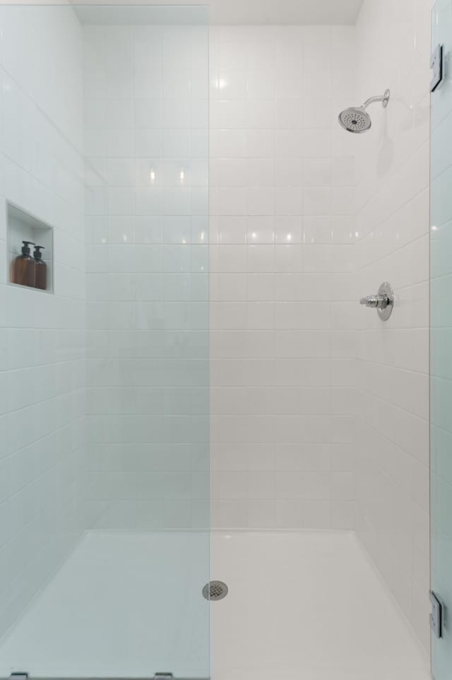 307 Panther Dr, Murfreesboro, TN 37127 - full bath featuring tiled shower