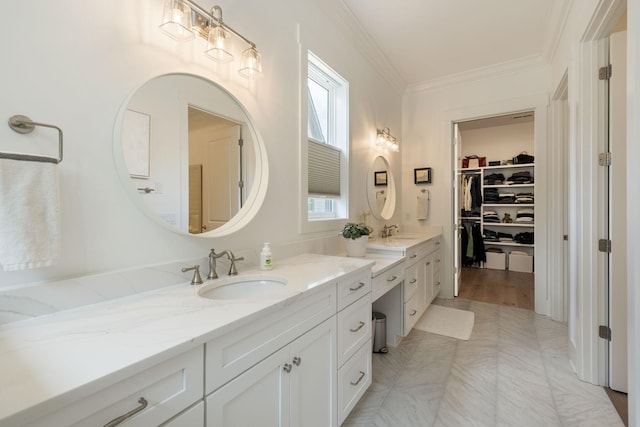 7019 Bolton St, Franklin, TN 37064 - full bath featuring vanity, crown molding, and a walk in closet