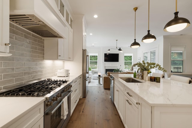 7019 Bolton St, Franklin, TN 37064 - kitchen with stainless steel appliances, open floor plan, ventilation hood, a kitchen island with sink, and backsplash