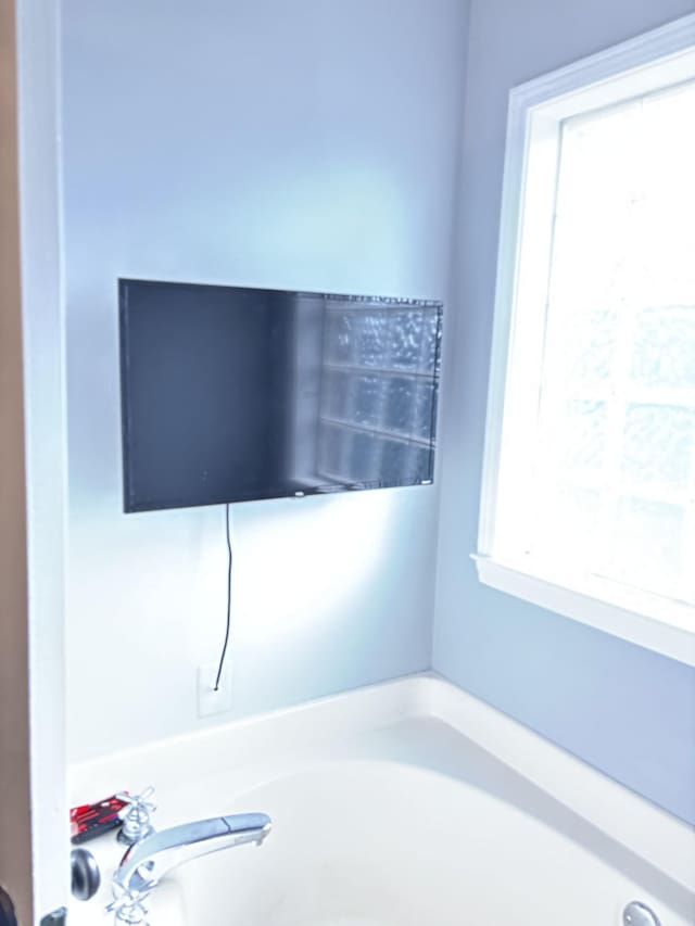 809 Renaissance Ave, Murfreesboro, TN 37129 - detailed view of a garden tub