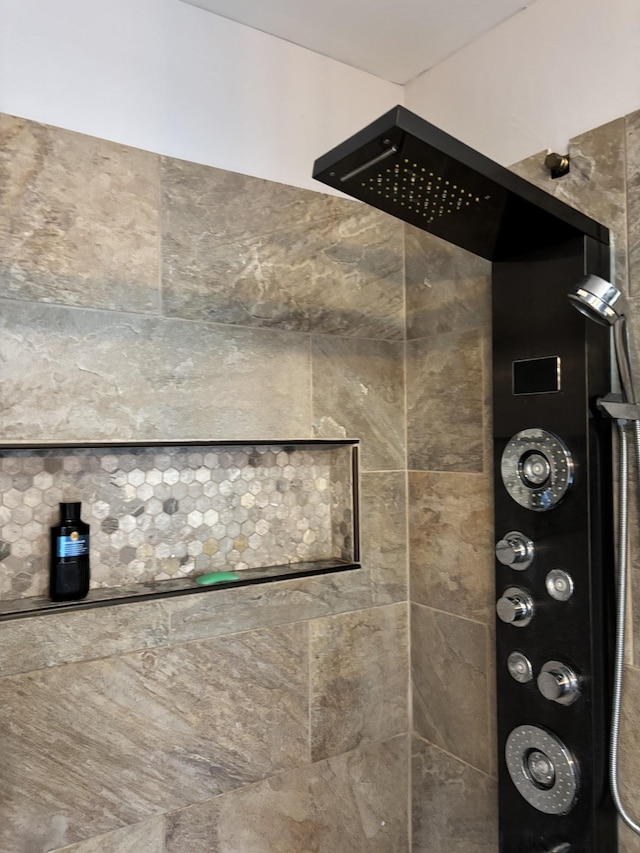 809 Renaissance Ave, Murfreesboro, TN 37129 - bathroom view of tiled shower