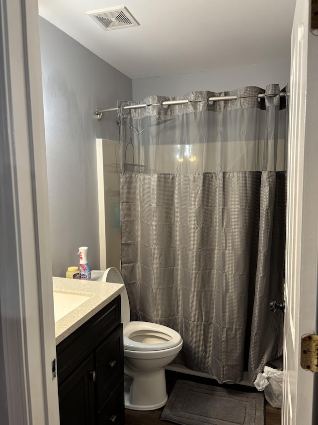 809 Renaissance Ave, Murfreesboro, TN 37129 - bathroom with vanity and curtained shower