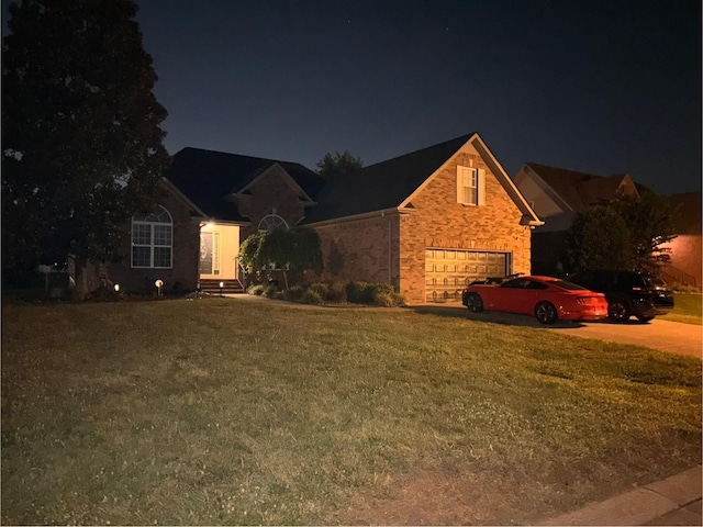 809 Renaissance Ave, Murfreesboro, TN 37129 - traditional home featuring driveway, a yard, a garage, and brick siding