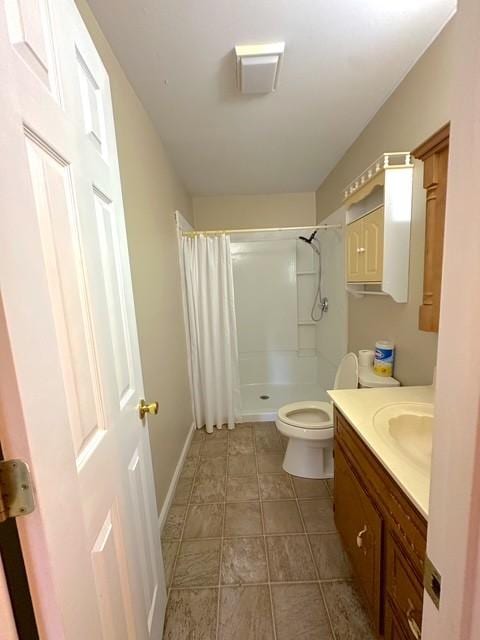 104 Tobaccoport Dock Rd, Bumpus Mills, TN 37028 - full bathroom featuring a shower with shower curtain and vanity