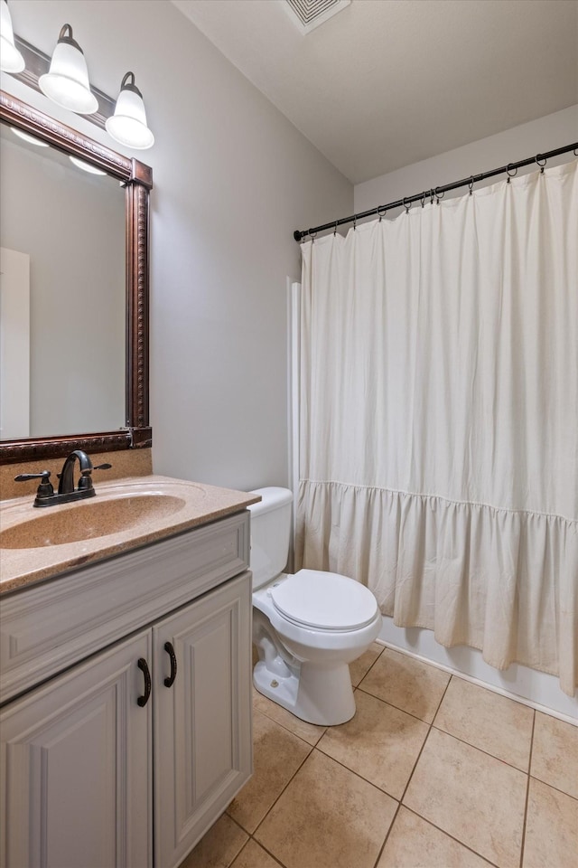 312 Retriever Ct, Clarksville, TN 37043 - full bath featuring tile patterned floors, vanity, and shower / tub combo