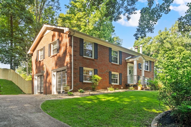 236 Slayden Cir, Clarksville, TN 37040 - split foyer home featuring driveway and brick siding