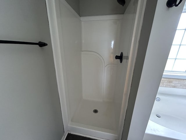 3421 Foxrun Ln, Clarksville, TN 37042 - full bath with a shower and a bathtub