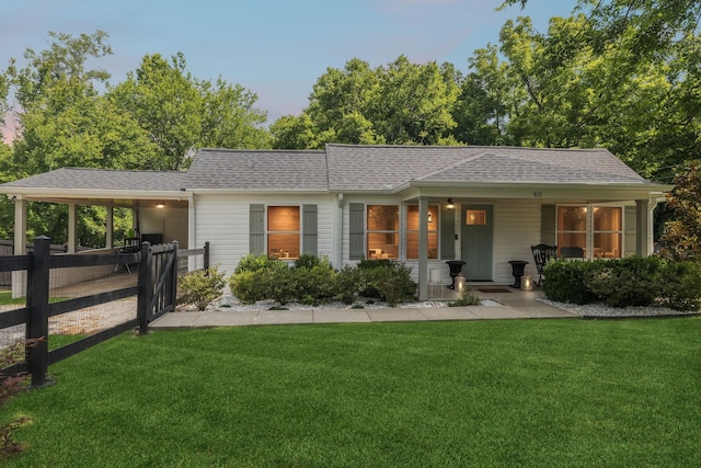 813 Lonnie St, Columbia, TN 38401 - ranch-style home featuring covered porch, a gate, and roof with shingles