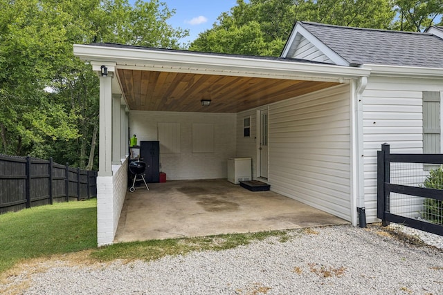 813 Lonnie St, Columbia, TN 38401 - view of car parking featuring a carport and gravel driveway