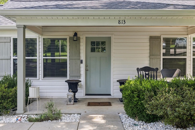 813 Lonnie St, Columbia, TN 38401 - property entrance featuring roof with shingles and a porch
