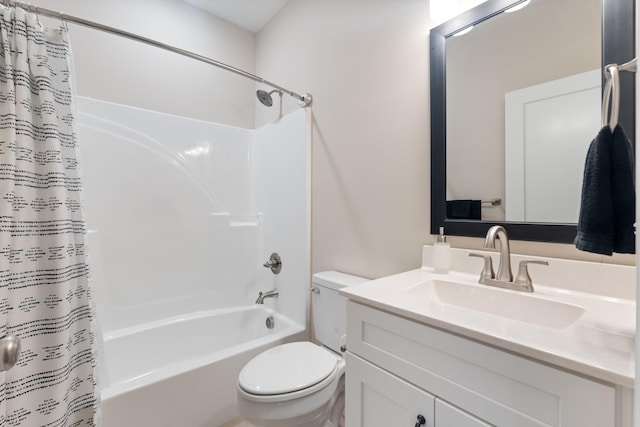 204 Locust St, Mc Ewen, TN 37101 - bathroom with shower / bath combination with curtain and vanity