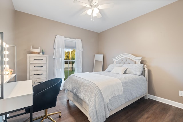 204 Locust St, Mc Ewen, TN 37101 - bedroom with wood finished floors, an office area, and ceiling fan