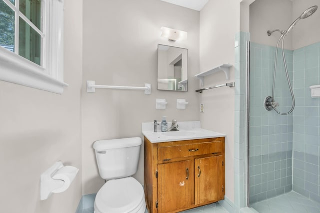 207 Short St, Clarksville, TN 37042 - full bath featuring a shower stall and vanity