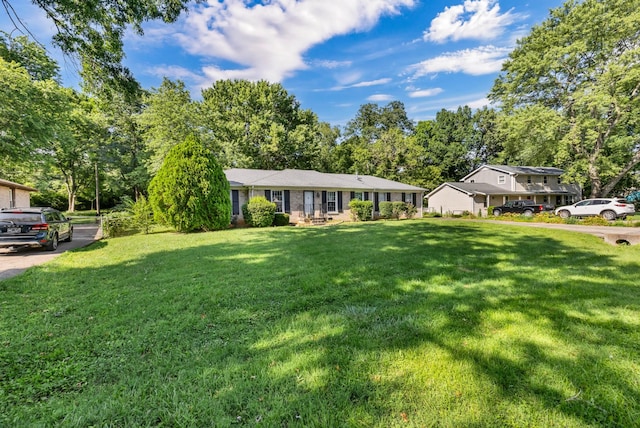 207 Short St, Clarksville, TN 37042 - ranch-style home with a front lawn