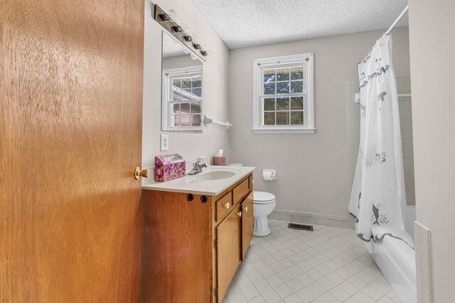 207 Short St, Clarksville, TN 37042 - full bathroom with vanity, a textured ceiling, shower / tub combo, and tile patterned floors