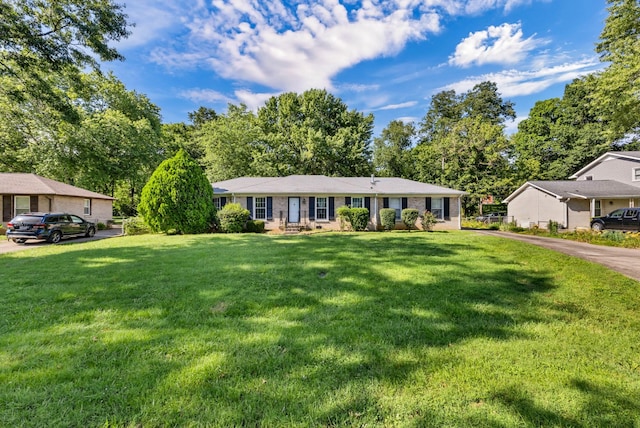 207 Short St, Clarksville, TN 37042 - ranch-style home with a front lawn and brick siding