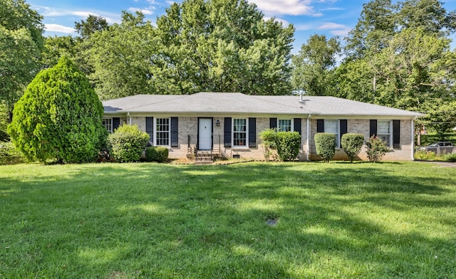 207 Short St, Clarksville, TN 37042 - ranch-style house with a front lawn and brick siding