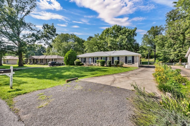207 Short St, Clarksville, TN 37042 - ranch-style house with driveway and brick siding